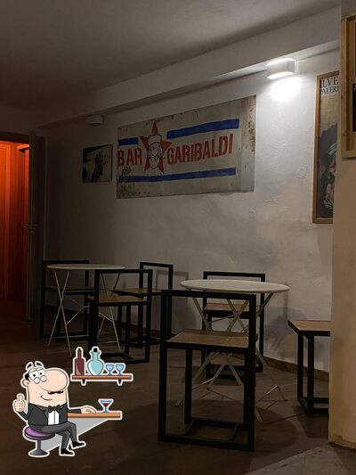 Dai un'occhiata agli interni di Bar Pickwick