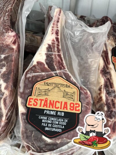 Sentiero Di Montagna serve refeições de carne