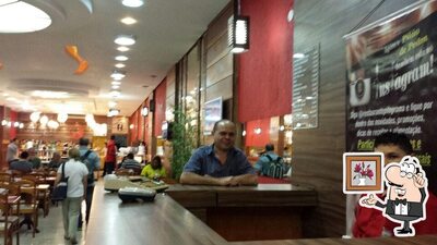 Sente em uma das mesas no Pilão de Pedra