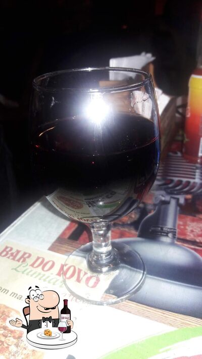 Peça uma taça de vinho no Bar do Vovô