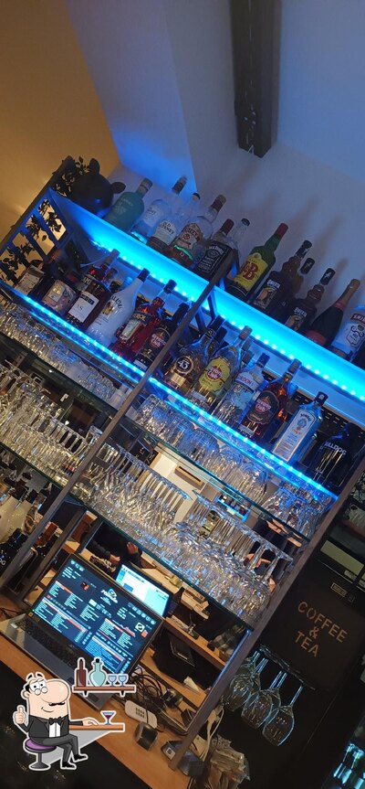 Installez-vous à l'une des tables de BarTender