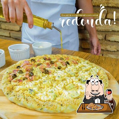 Peça diversos tipos de pizza