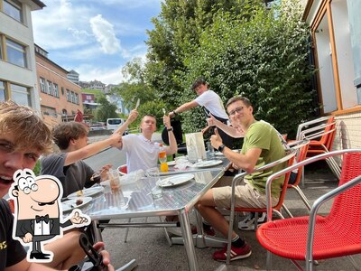 Dai un'occhiata agli interni di Simeons Grillhaus
