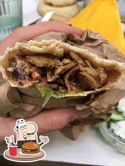 Commandez l'un des hamburgers servi à Furahaa