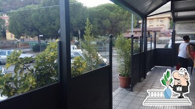 Guarda la parte esterna di Chiosco Bar Ritrovo Smedile
