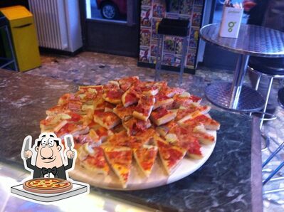 Prenditi una pizza al pub & bar Marvel Bar