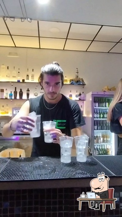 Siediti a un tavolo di Chalet Cin Cin