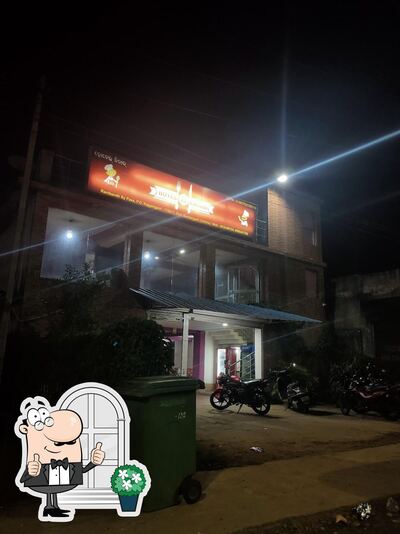 Check out the outside area of Hotel Chinar