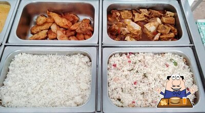 Comida em Pizzaria em família