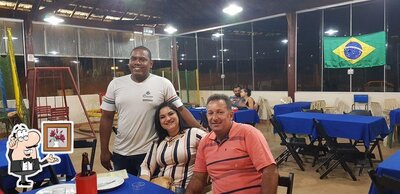 Sente em uma das mesas no Cascata Pizzaria Ribeirão Verde