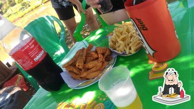Você pode pedir batatas fritas francesas como acompanhamento ou lanche