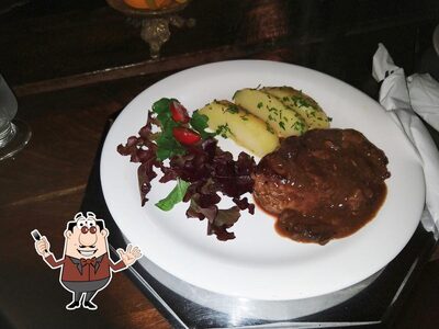 Comida em Taberna Casa Antiga