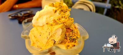 Siediti a un tavolo di Gelati Cortese