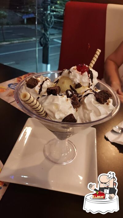 Não esqueça de experimentar uma sobremesa no Johnny Rockets @ Av. Coronel Teixeira