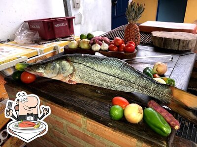 Restaurante O Caiçara fornece um menu para amantes de frutos do mar