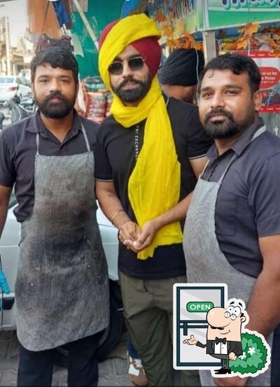 The exterior of Lalka brothers chat Bhandar