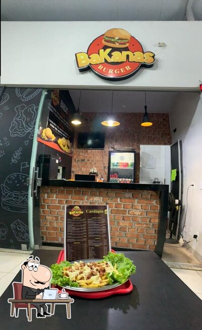 Veja imagens do interior do BAKANAS BURGER