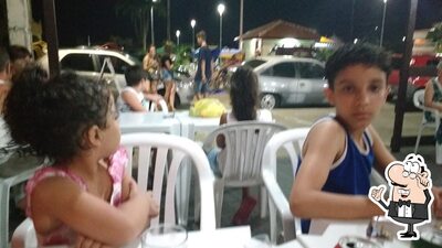 Sente em uma das mesas no Restaurante Torn'a Sorriento