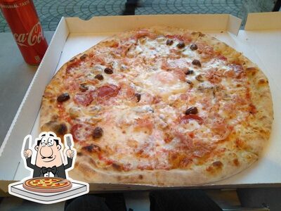 Ordina tra le svariate varianti di pizza