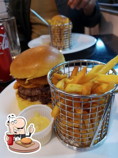 Delicie-se com um hambúrguer no 173 Snack House