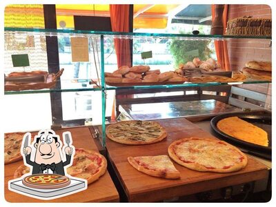 Prova una pizza alla pizzeria Pizzeria "TOP GUN"