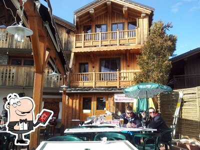 Vous pouvez prendre un bol d'air frais dans l'espace ouvert de Restaurant Le Dos Rond