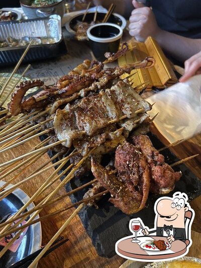 Les repas à base de viande sont disponibles à Chat Bar 九号小院 - Chinese BBQ Skewers Restaurant