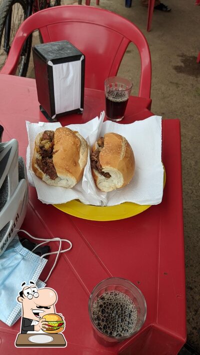 Deguste um dos hambúrgueres oferecidos no Bar do Geraldão