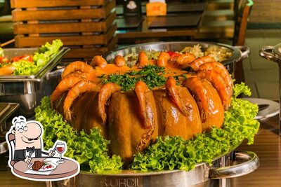 Peça pratos de carne do menu