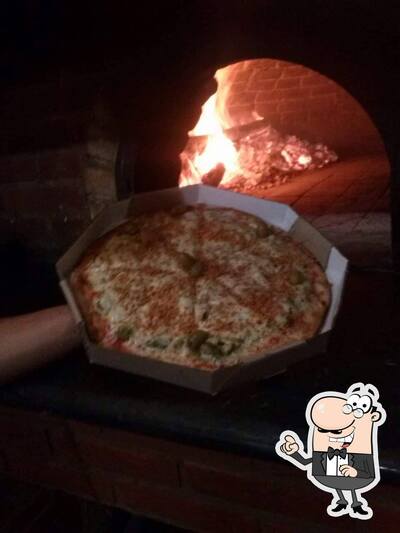 Sente em uma das mesas no PIZZARIA CAMPOS