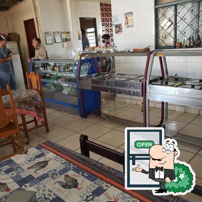 Veja a parte externa do Restaurante Dona Rosa em Tapinas