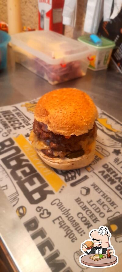 Delicie-se com um hambúrguer no Mak Burguer