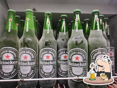 Desfute uma tulipa de cerveja leve ou escura