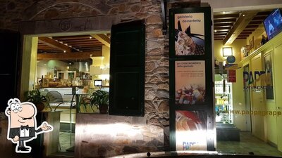 Dai un'occhiata agli interni di Pappa Grappa