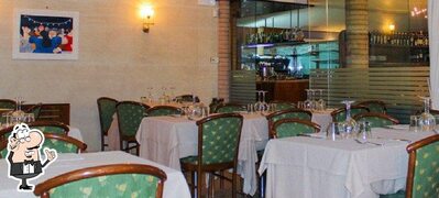 Siediti a un tavolo di da gigi