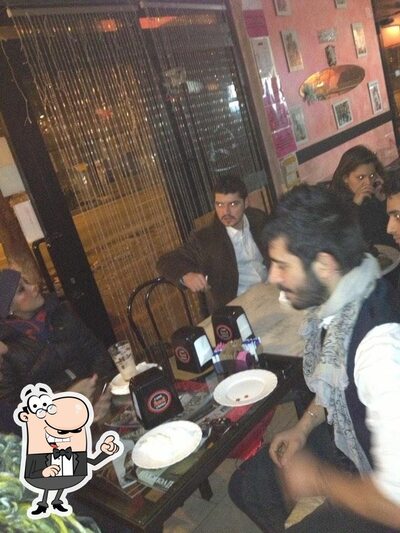 Siediti a un tavolo di Pink Caffé