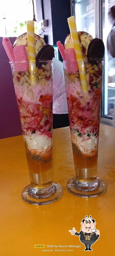S S Bakery and Snacks serves a selection of beverages