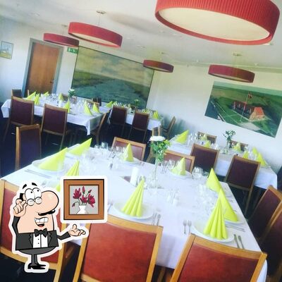 Installez-vous à l'une des tables de Kammerslusen Ribe