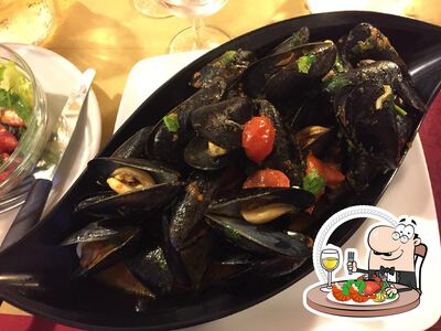 Ordina tra i molti prodotti di cucina di mare disponibili al ristorante Vecchia Roma