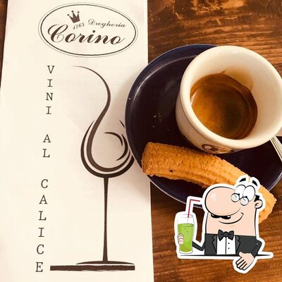 Puoi goderti un drink dal menu
