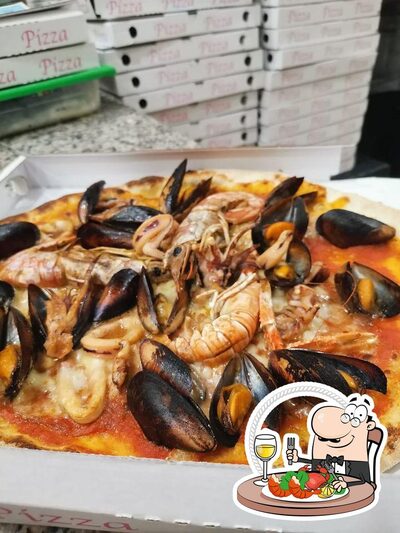 I clienti di Trattoria Pizzeria Rejal possono provare vari prodotti di cucina di mare