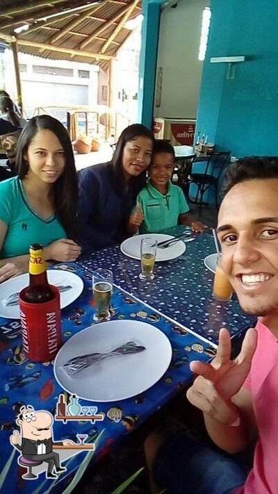 Sente em uma das mesas no Tche Do Peixe II