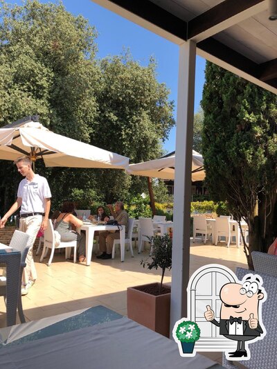 Puoi goderti l'aria fresca dal dehors di Restoran Valeta