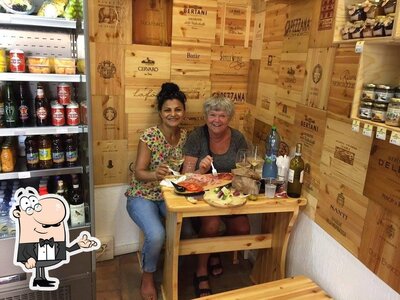 Siediti a un tavolo di Fraschetteria Giampiccolo