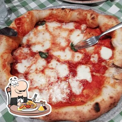 Ordina una pizza al ristorante La Pizzata
