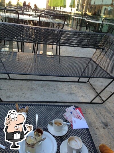 Dai un'occhiata agli interni di Open Colonna