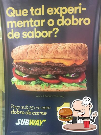 Deguste um dos hambúrgueres servidos no Subway