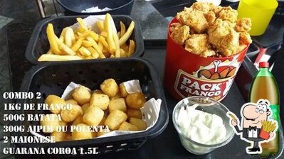 Prove batatas fritas francesas com diversos molhos