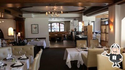 Siediti a un tavolo di Restaurant Veranda