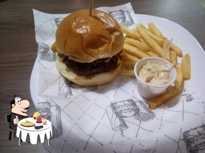 Experimente um hambúrguer no Colmeia Burguer